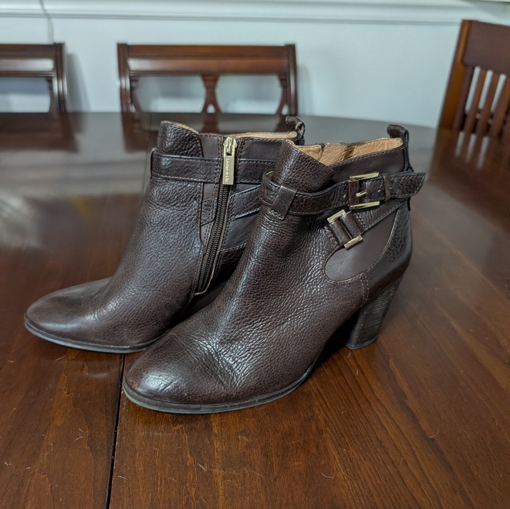 3/$30 Louise Et Cie Brown Boots